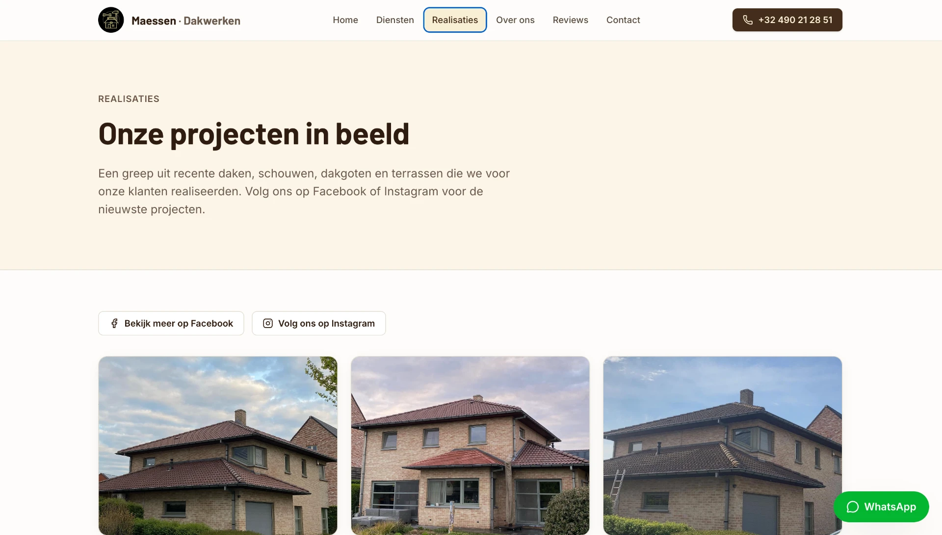 Desktop realisations page with the heading Onze projecten in beeld, links to Facebook and Instagram, and a grid of photographed roofs