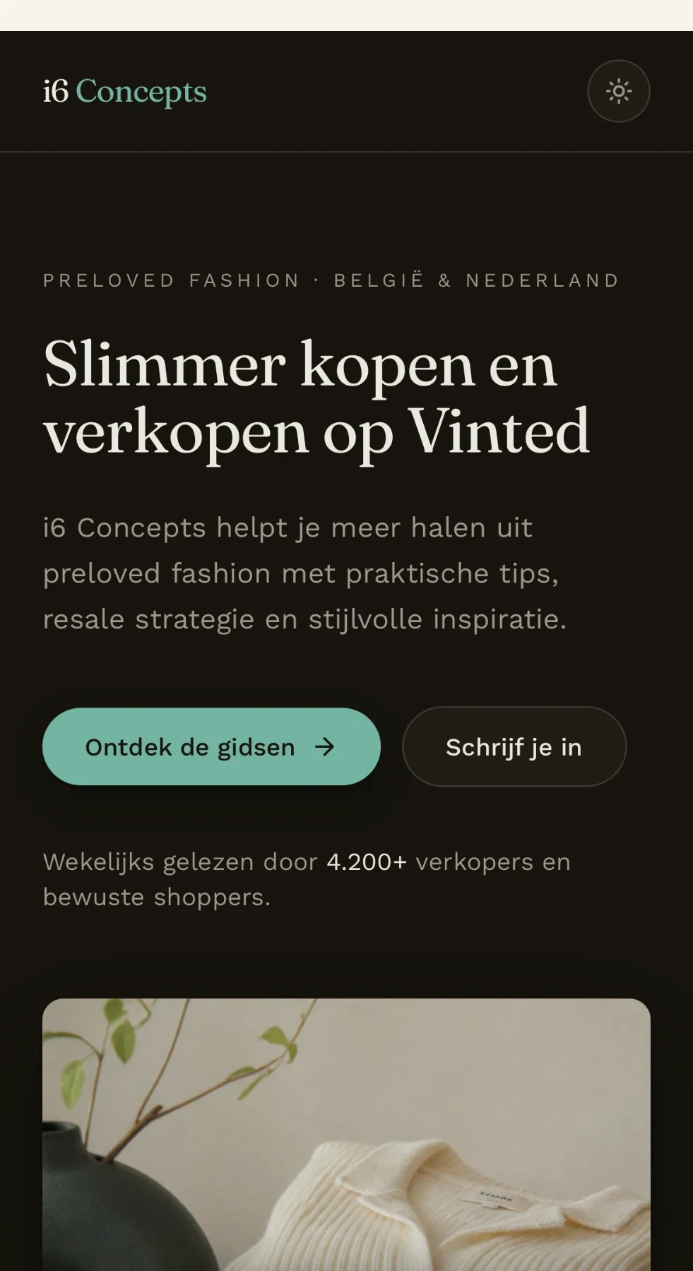 The same mobile home page in dark mode with a mint primary action